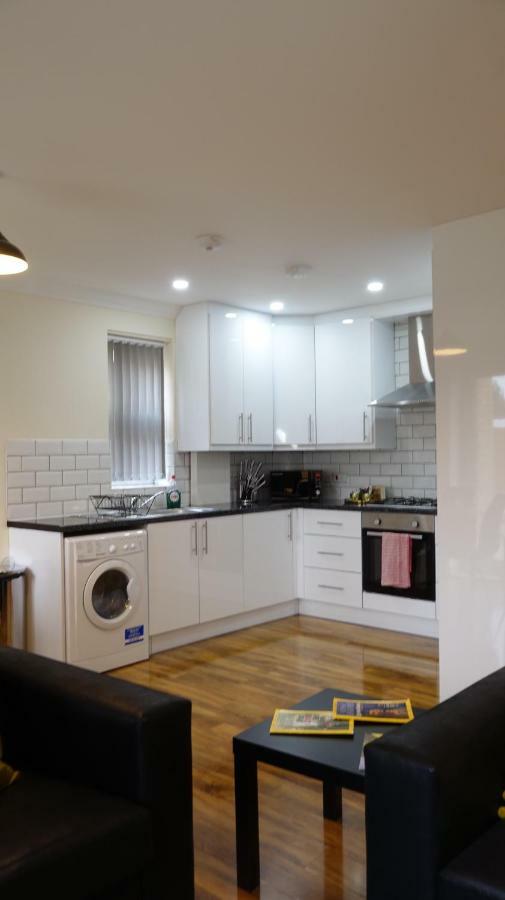 Appartement Luxury 2 Bed 2 Bath - Free Parking - 5Min To Airport - Sleeps 6 à Ashford  Extérieur photo