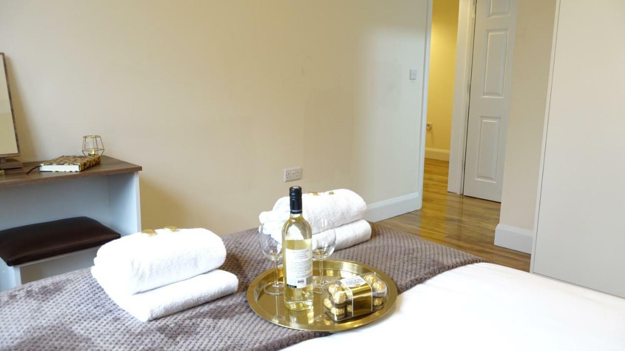 Appartement Luxury 2 Bed 2 Bath - Free Parking - 5Min To Airport - Sleeps 6 à Ashford  Extérieur photo