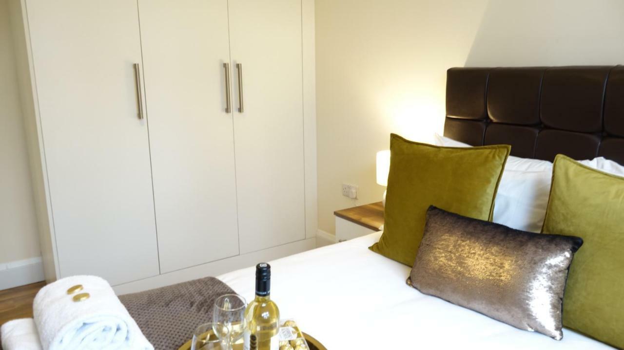 Appartement Luxury 2 Bed 2 Bath - Free Parking - 5Min To Airport - Sleeps 6 à Ashford  Extérieur photo