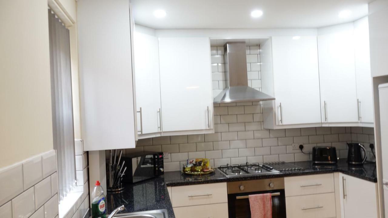 Appartement Luxury 2 Bed 2 Bath - Free Parking - 5Min To Airport - Sleeps 6 à Ashford  Extérieur photo
