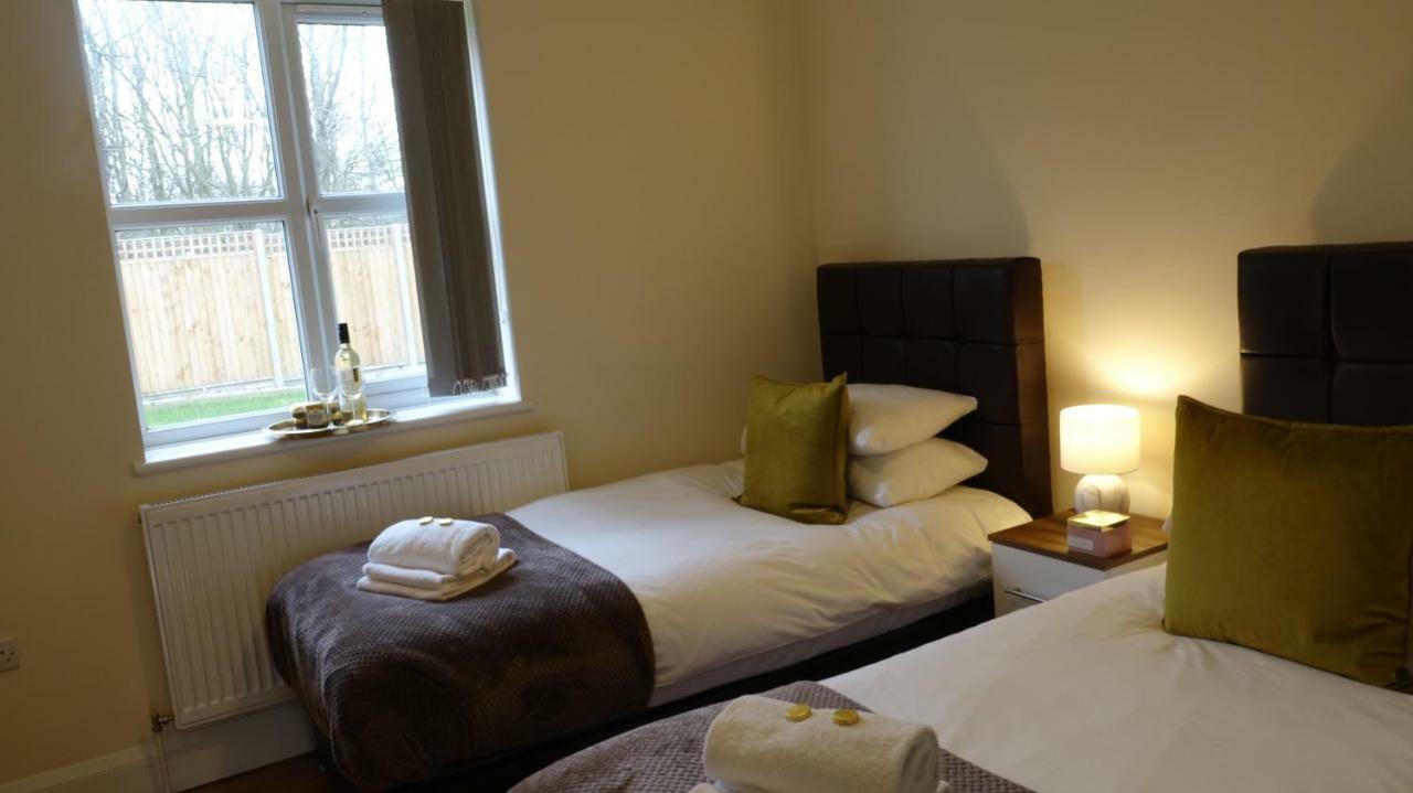 Appartement Luxury 2 Bed 2 Bath - Free Parking - 5Min To Airport - Sleeps 6 à Ashford  Extérieur photo