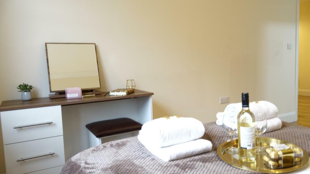 Appartement Luxury 2 Bed 2 Bath - Free Parking - 5Min To Airport - Sleeps 6 à Ashford  Extérieur photo